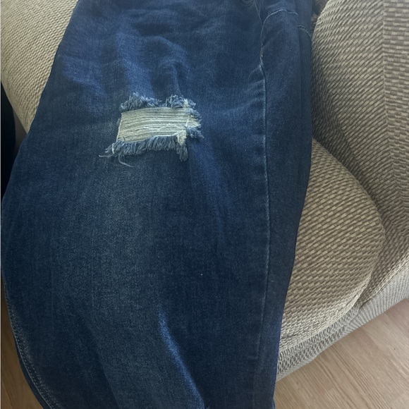 Full Figure Distressed Jeans. NWOT - Picture 3 of 4